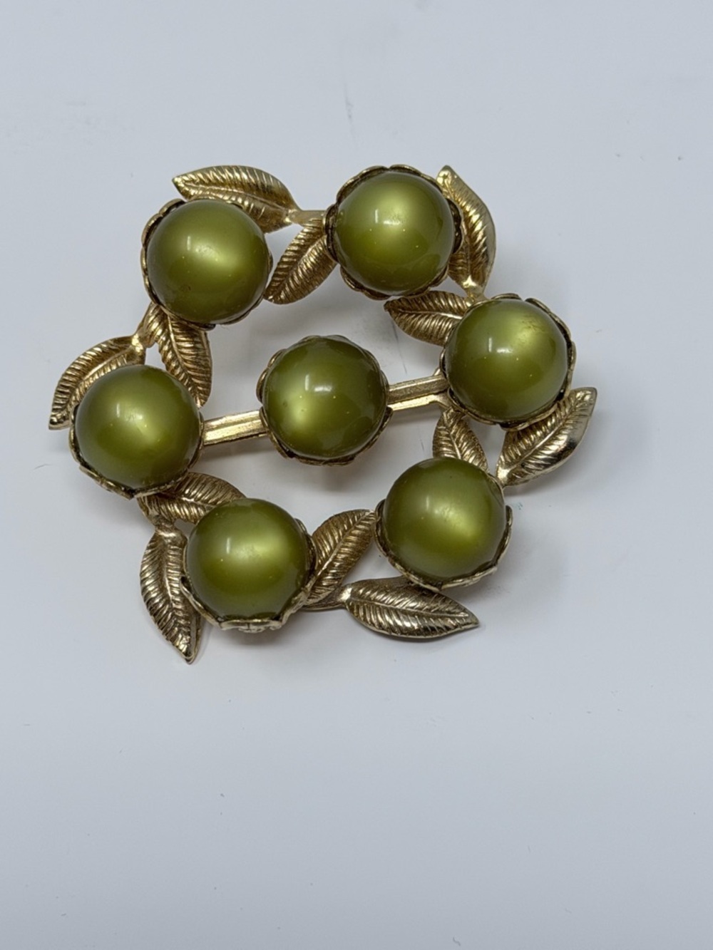 Vintage Gold Tone Green Cabochon Wreath Brooch Pin